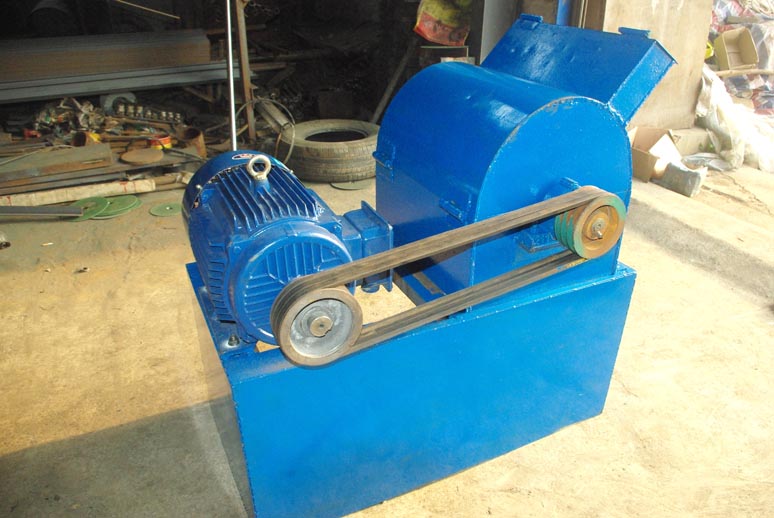 粉餅機，碎餅機，大餅打碎機，花生茶籽大豆餅粉碎機